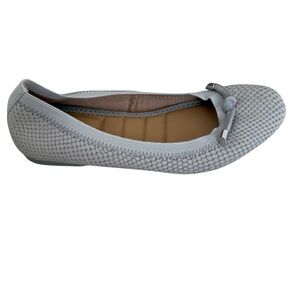 NWOB Me Too Light Gray Snake Embossed Leather Breeze Ballet Flats 7M